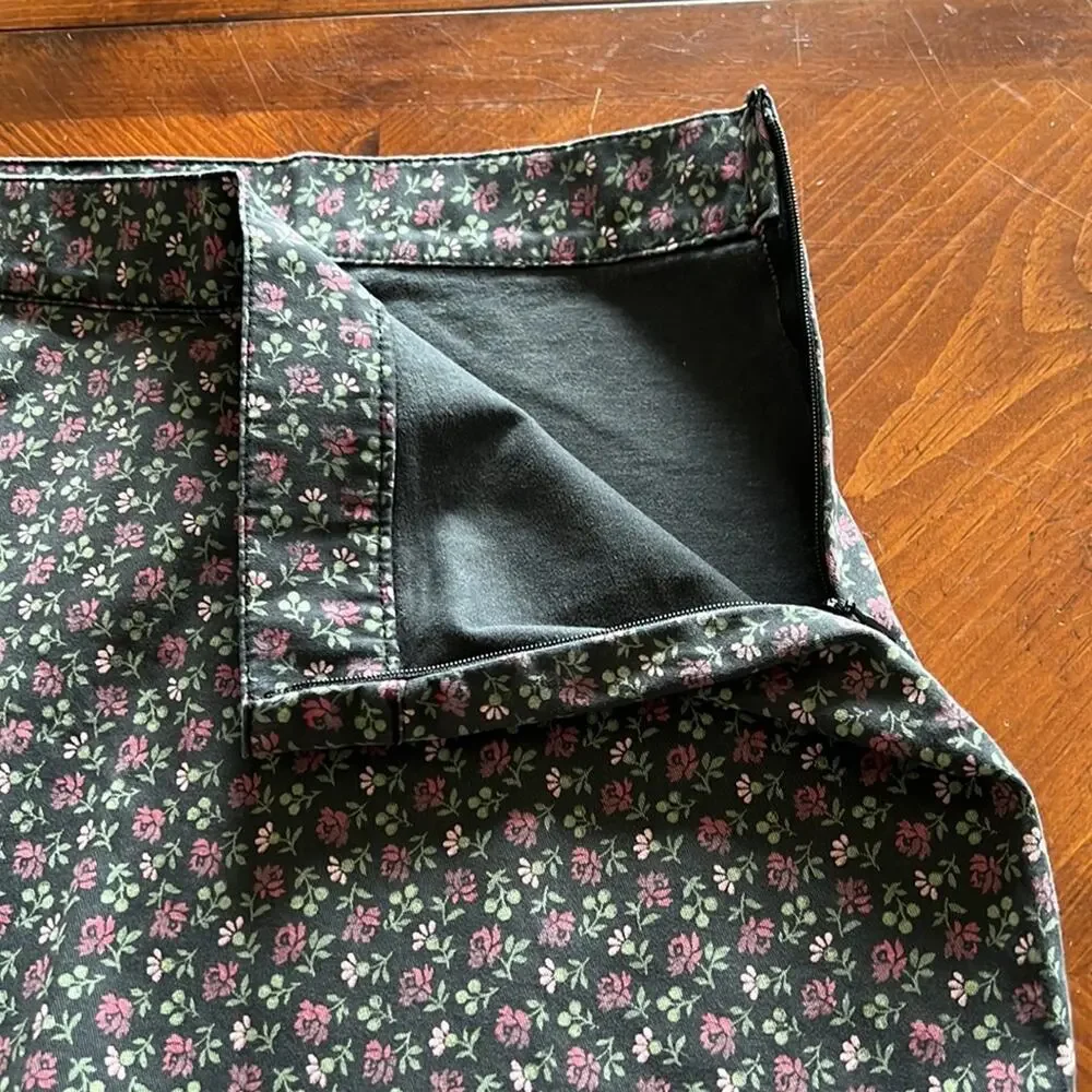 London Jean Green Floral Print Mini Skirt Woman Size 2 Cottagecore